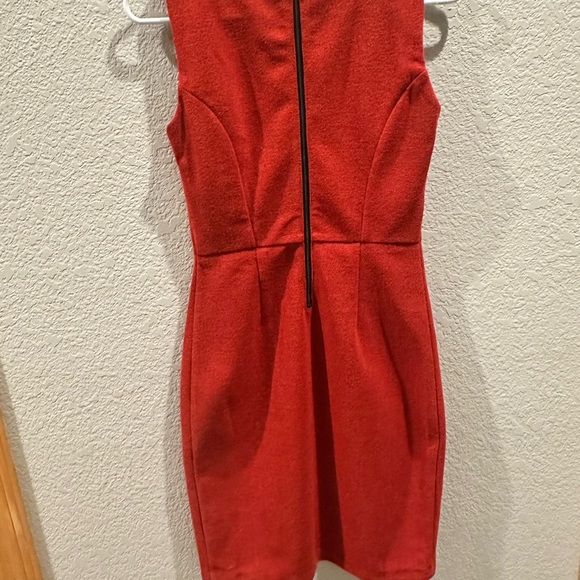 Elegant Orange-Red Sleeveless Dress - Picture 2 of 2